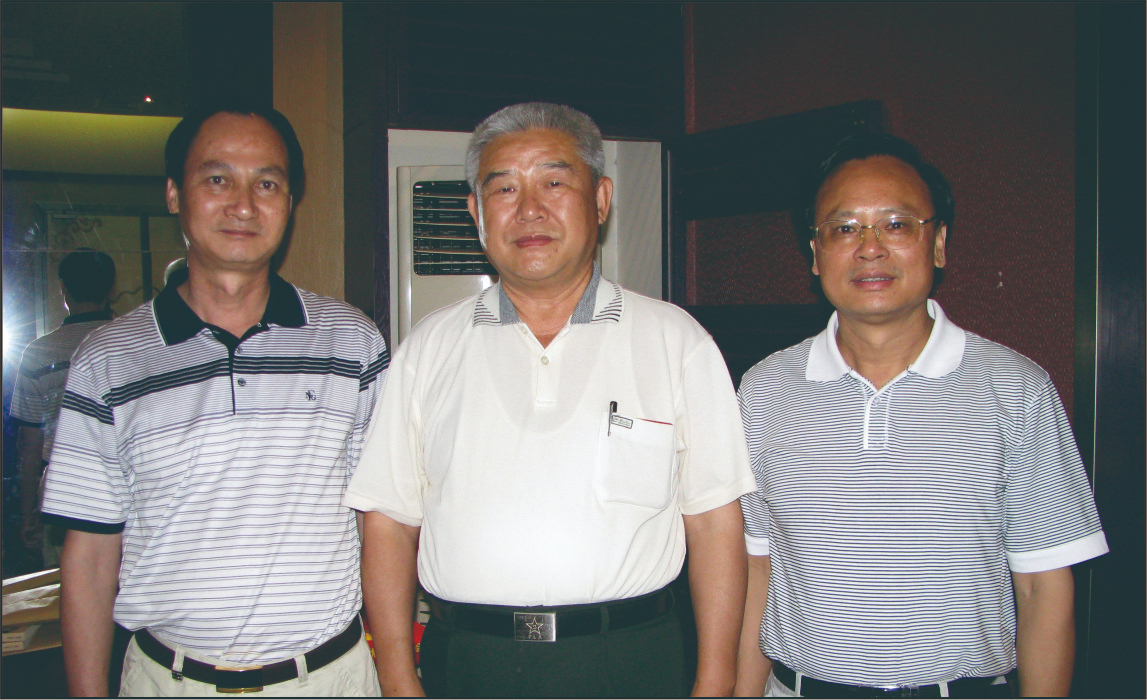 廣西區(qū)發(fā)改委領(lǐng)導(dǎo)陪同中國(guó)人民解放軍總參謀部政治部主任賈雪陽(yáng)軍（照片中）到公司實(shí)地考察，并給予“好安節(jié)電器”高度評(píng)價(jià)